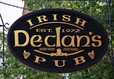 Image of Declans Irish Pub blade sign Chicago, IL